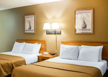 Econo Lodge Elkhart North hotel thumbnail 6
