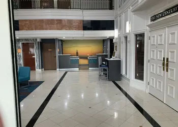 La Quinta Inn & Suites by Wyndham OKC North - Quail Springs hotel thumbnail 2