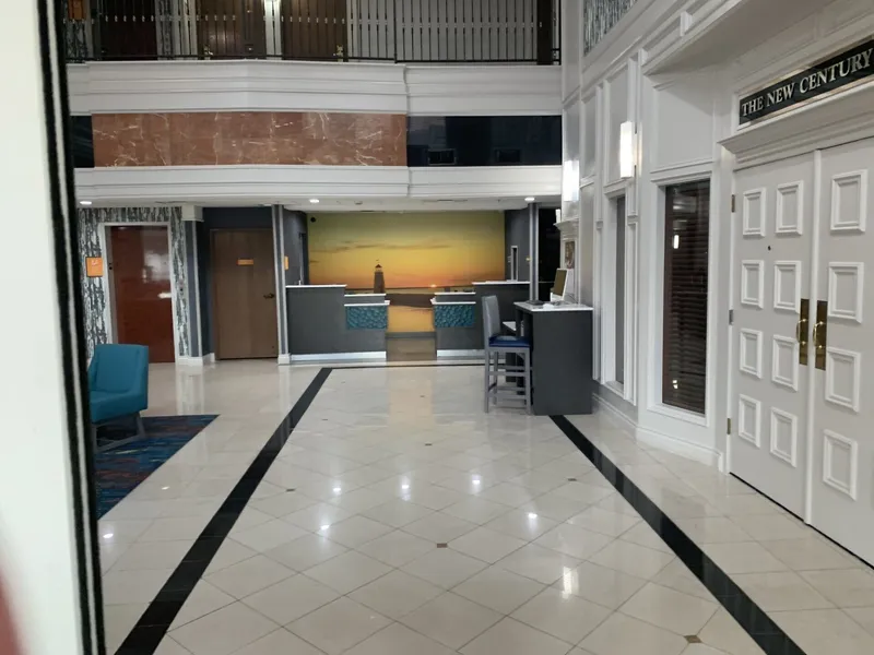 La Quinta Inn & Suites by Wyndham OKC North - Quail Springs hotel detail image 2