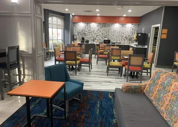La Quinta Inn & Suites by Wyndham OKC North - Quail Springs hotel thumbnail 3