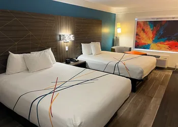 La Quinta Inn & Suites by Wyndham OKC North - Quail Springs hotel thumbnail 6