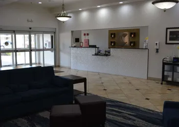 Comfort Suites Yukon - SW Oklahoma City hotel thumbnail 2