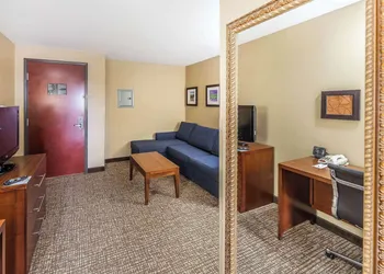 Comfort Suites Yukon - SW Oklahoma City hotel thumbnail 8