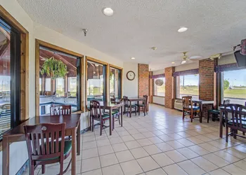 Capital O Amerihost Inn and Suites Mexico Hwy 54 MO hotel thumbnail 2