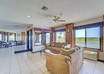 Capital O Amerihost Inn and Suites Mexico Hwy 54 MO hotel thumbnail 4