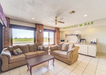 Capital O Amerihost Inn and Suites Mexico Hwy 54 MO hotel thumbnail 7