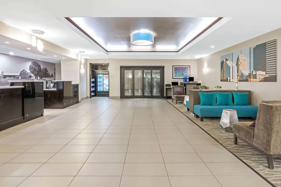 La Quinta Inn & Suites by Wyndham Oklahoma City -Yukon hotel detail image 2