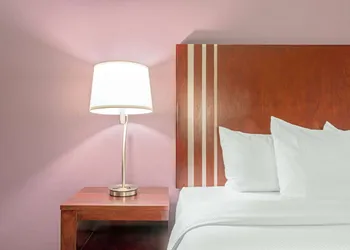 La Quinta Inn & Suites by Wyndham Oklahoma City -Yukon hotel thumbnail 3