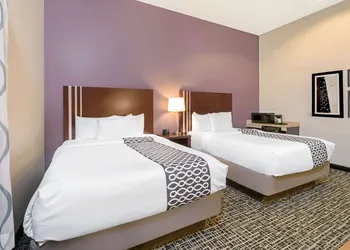 La Quinta Inn & Suites by Wyndham Oklahoma City -Yukon hotel thumbnail 4