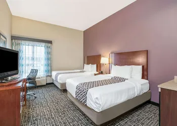 La Quinta Inn & Suites by Wyndham Oklahoma City -Yukon hotel thumbnail 5