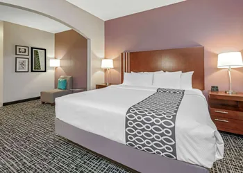 La Quinta Inn & Suites by Wyndham Oklahoma City -Yukon hotel thumbnail 8