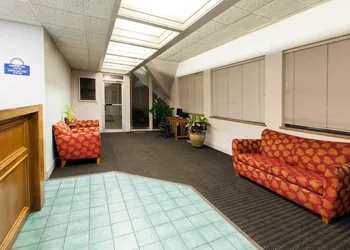 Days Inn by Wyndham Norman hotel thumbnail 3