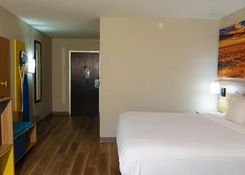 Days Inn by Wyndham Norman hotel thumbnail 5