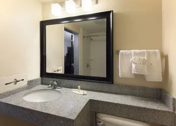 Days Inn by Wyndham Norman hotel thumbnail 7