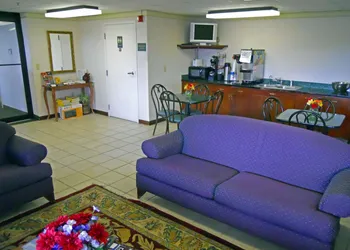 Americas Best Inn & Suites - Decatur hotel thumbnail 2
