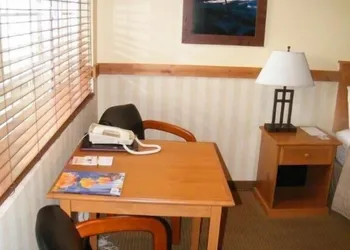 Cousins Country Inn hotel thumbnail 2