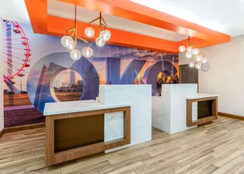 La Quinta Inn & Suites by Wyndham Oklahoma City Airport hotel thumbnail 4
