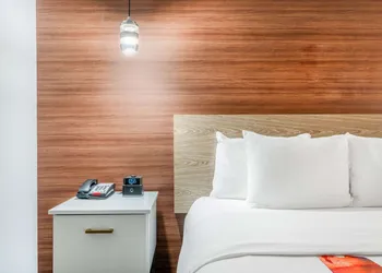 La Quinta Inn & Suites by Wyndham Oklahoma City Airport hotel thumbnail 5