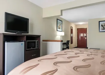Quality Inn & Suites Anderson I-69 hotel thumbnail 8