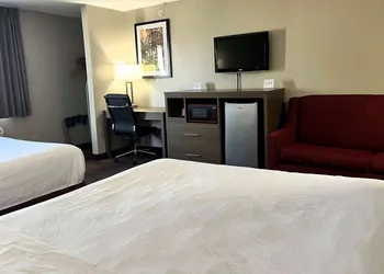 Baymont by Wyndham Anderson hotel thumbnail 6