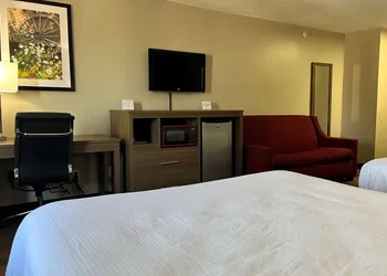 Baymont by Wyndham Anderson hotel thumbnail 7
