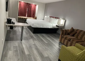 Microtel Inn & Suites by Wyndham Clarksville hotel thumbnail 5