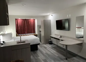 Microtel Inn & Suites by Wyndham Clarksville hotel thumbnail 8