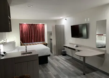 Microtel Inn & Suites by Wyndham Clarksville hotel thumbnail 8