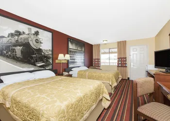 Super 8 by Wyndham Temple S. General Bruce hotel thumbnail 5