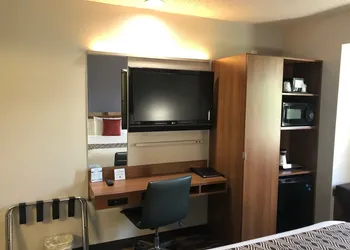 Microtel Inn & Suites by Wyndham Pittsburgh Airport hotel thumbnail 5
