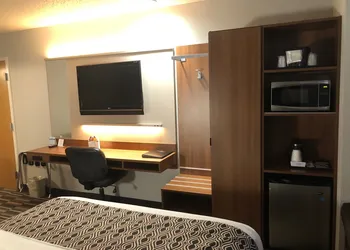 Microtel Inn & Suites by Wyndham Pittsburgh Airport hotel thumbnail 6