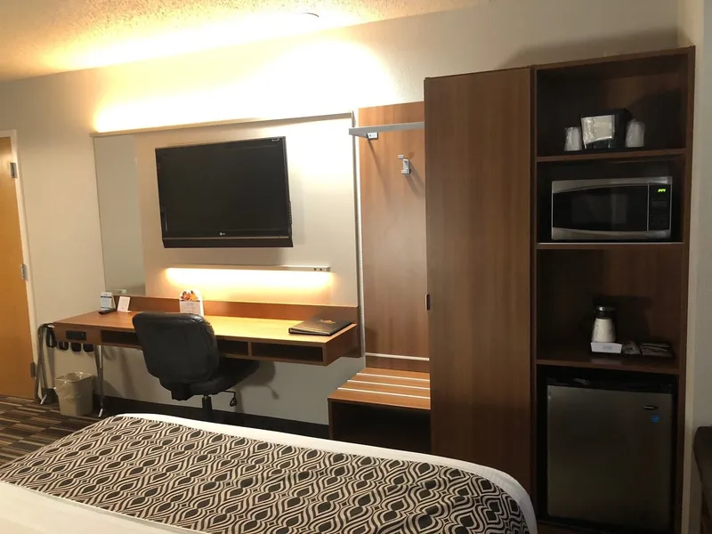 Microtel Inn & Suites by Wyndham Pittsburgh Airport hotel detail image 6