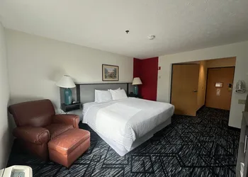 Ramada by Wyndham Strasburg Dover hotel thumbnail 4