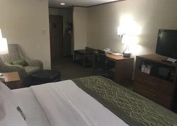 Comfort Inn Millersburg hotel thumbnail 7