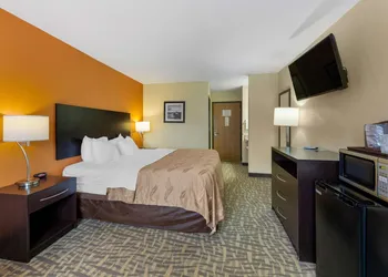 Quality Inn Wooster hotel thumbnail 8