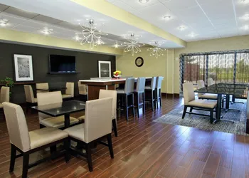 Hampton Inn Ashtabula hotel thumbnail 4