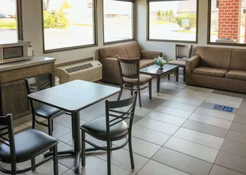 Econo Lodge Wooster hotel thumbnail 4