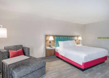 Hampton Inn New Philadelphia hotel thumbnail 8