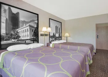 Super 8 by Wyndham Ashland hotel thumbnail 4