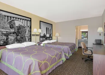 Super 8 by Wyndham Ashland hotel thumbnail 8