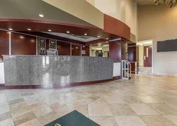 Quality Inn & Suites Bay Front hotel thumbnail 2
