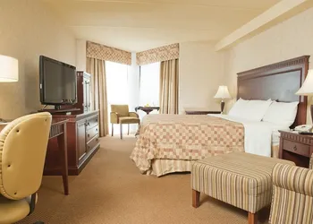 Quality Inn & Suites Bay Front hotel thumbnail 4