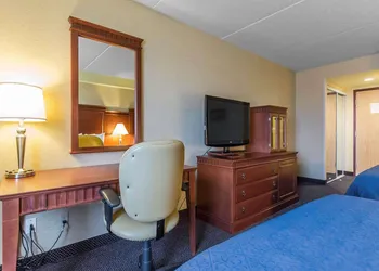 Quality Inn & Suites Bay Front hotel thumbnail 6