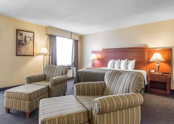 Quality Inn & Suites Bay Front hotel thumbnail 7