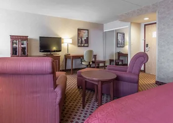 Quality Inn & Suites Bay Front hotel thumbnail 8