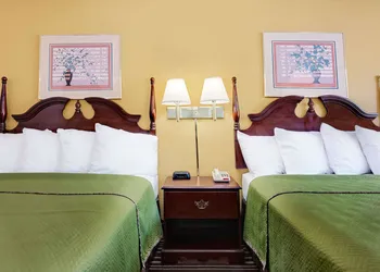 Travelodge by Wyndham Chambersburg hotel thumbnail 3