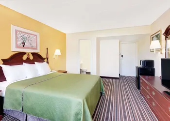 Travelodge by Wyndham Chambersburg hotel thumbnail 6