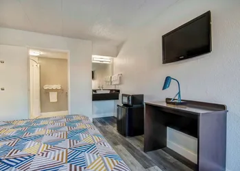 Motel 6 - OSU N hotel thumbnail 8