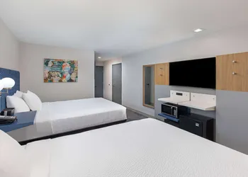 Microtel Inn & Suites by Wyndham Manchester hotel thumbnail 6