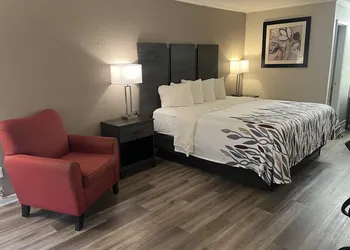 Red Roof Inn Manchester, TN hotel thumbnail 7